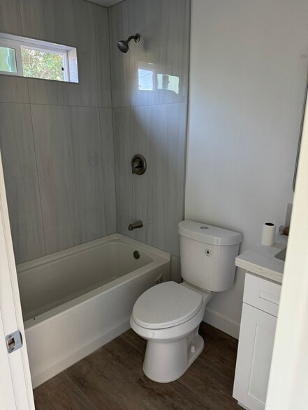 Building Photo - 376 Ramona Dr