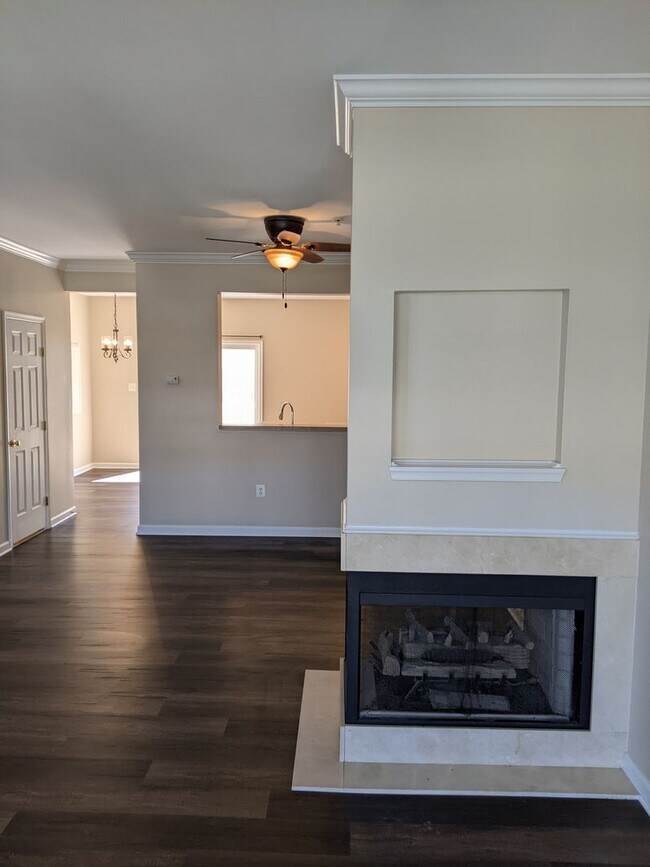 Building Photo - Updated condo in Ballenger Creek available in June!