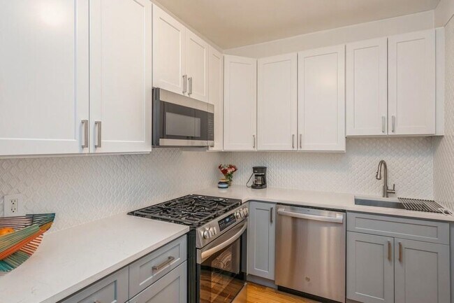 Building Photo - 263 10th St