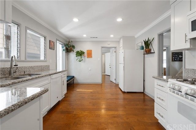 Building Photo - 10724 Nassau Ave