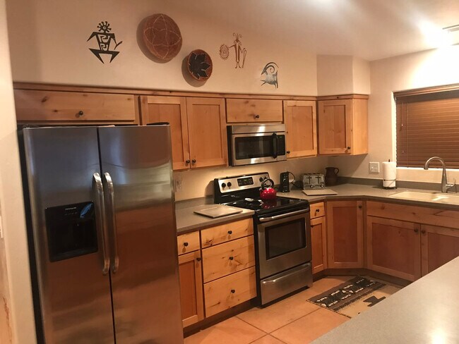 Building Photo - 3366 Oleander Ln