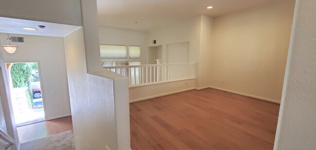 Building Photo - 571 Moreland Way