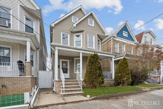 Building Photo - 399 Park Ave