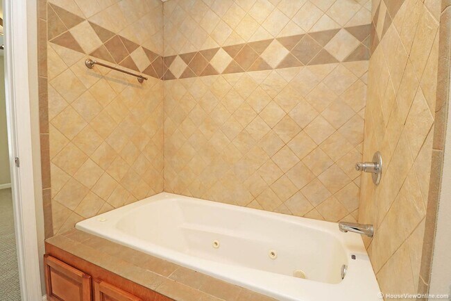 Building Photo - Larkspur Ct 2804/2806