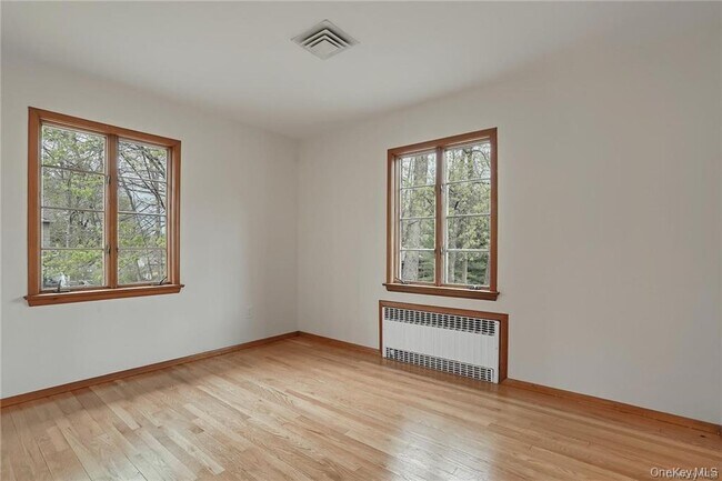Building Photo - 17 Brookside Ave