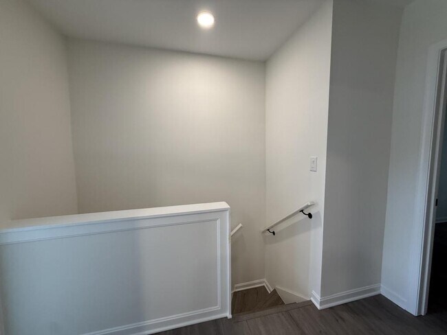 Building Photo - 5215 Ready Ave