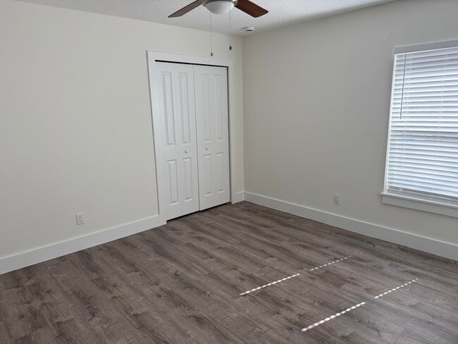 Building Photo - 611 Queen Rd