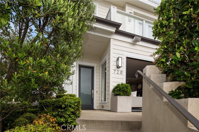 Building Photo - 720 Poinsettia Ave