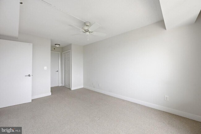 Building Photo - 7500 Woodmont Ave