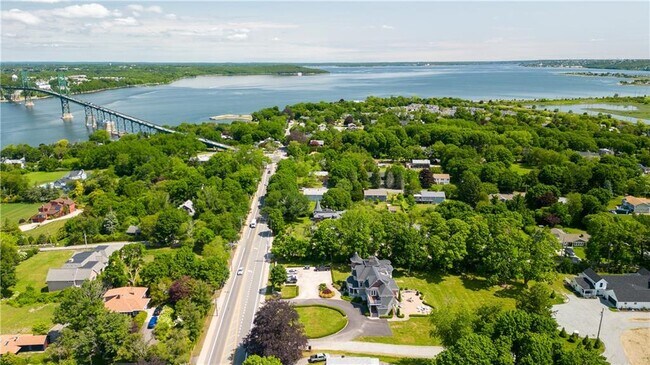 Building Photo - 567 Bristol Ferry Rd