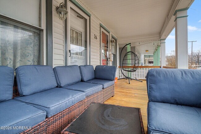 Building Photo - 26 Heck Ave