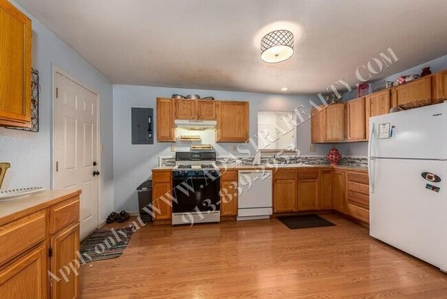 Building Photo - Beautiful KCK Home for Rent in Highland Crest Neighborhood-Available in MARCH!!