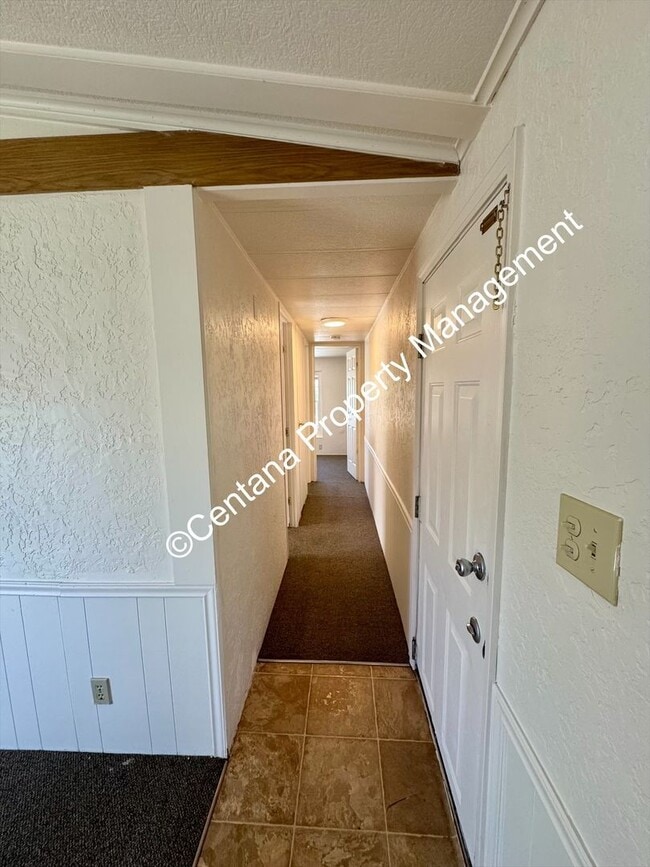 Building Photo - 3 Bedroom 2 Bath Home