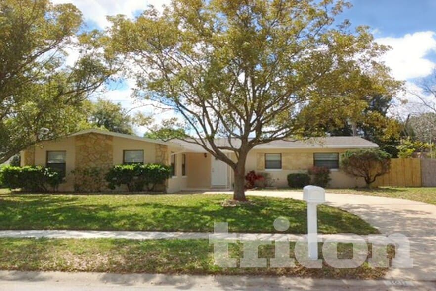 Building Photo - 120 Waverly Dr