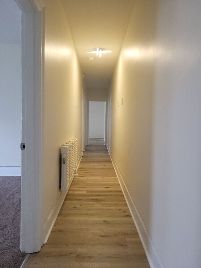 Building Photo - 225 Park Ave