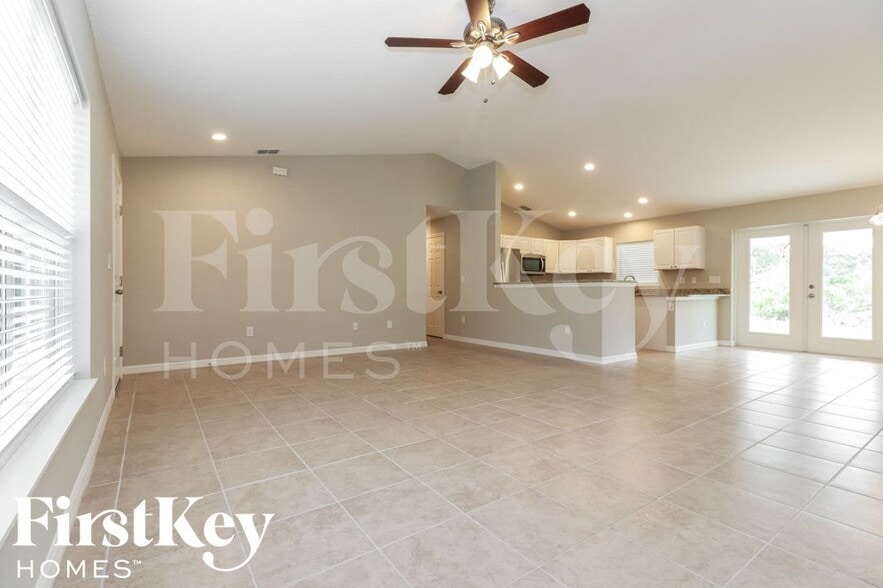 Building Photo - 12252 Clarendon Ave