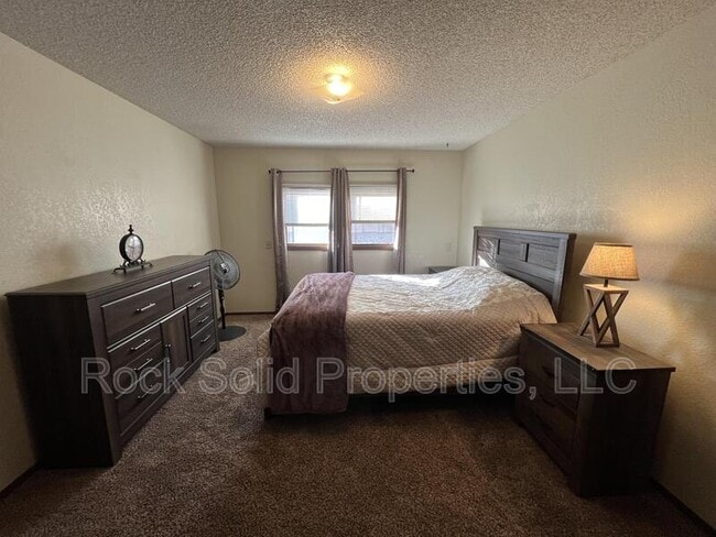 Building Photo - 3305 Frontier St