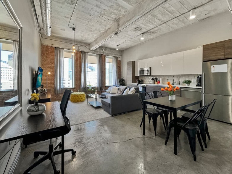 Building Photo - 500 S Ervay St