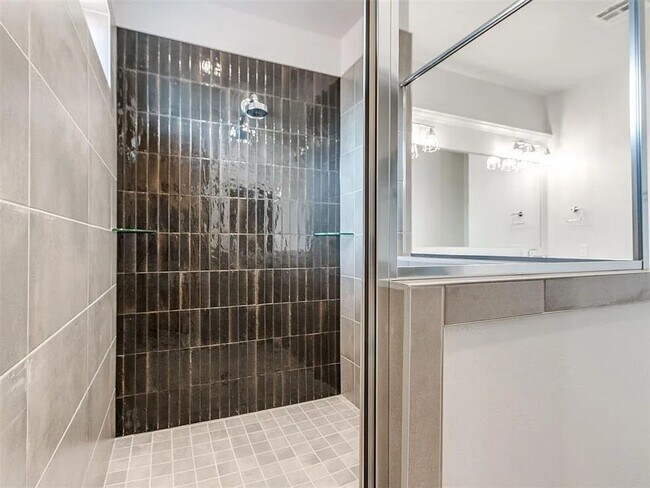 Building Photo - 4601 Olivera St