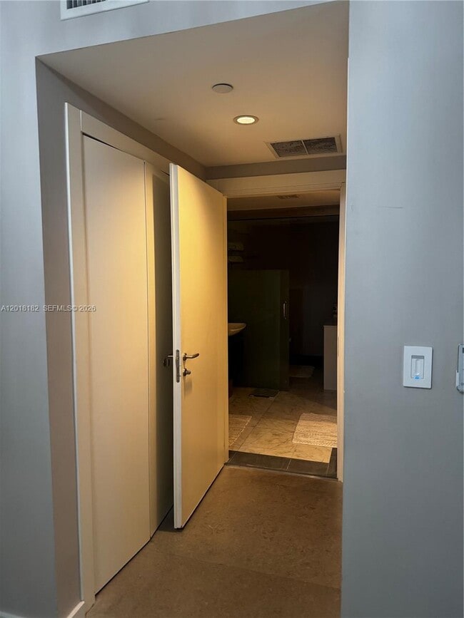 Building Photo - 200 Biscayne Blvd Way