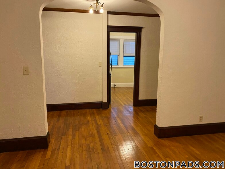 Building Photo - 16 Lakeville Rd