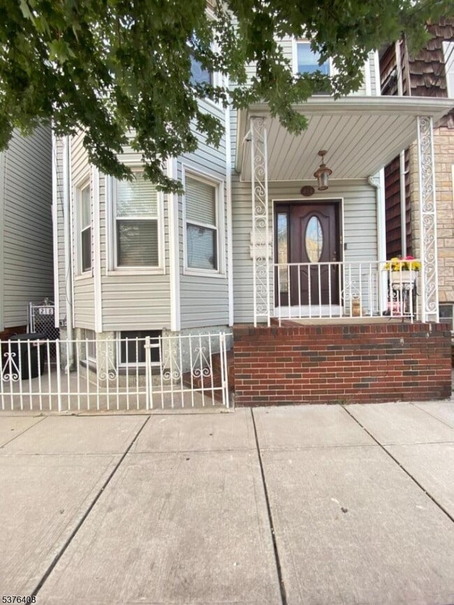 Building Photo - 218 Cleveland Ave
