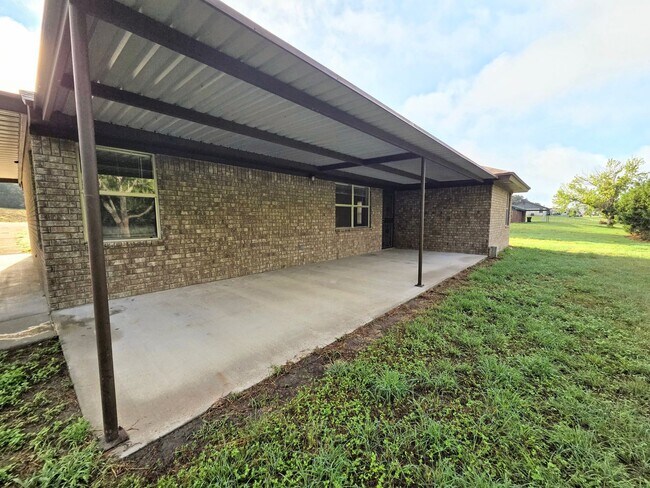 Building Photo - Charming 3-Bed, 2-Bath Country Home in Kem...