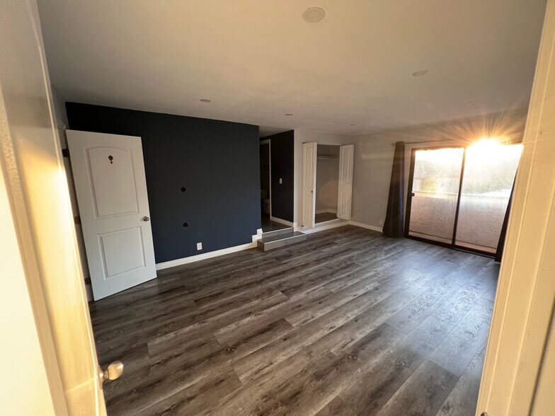 Building Photo - 7515 Winnetka Ave