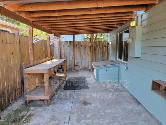 Building Photo - 780 SE Marion Ave