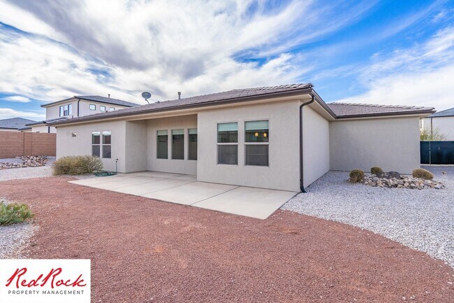 Building Photo - Comfort, Space & Style with a 3-Car Garage Small Dog Friendly!