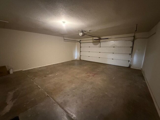 Building Photo - Cozy 3 BDR Home Located in the Sandia Scho...