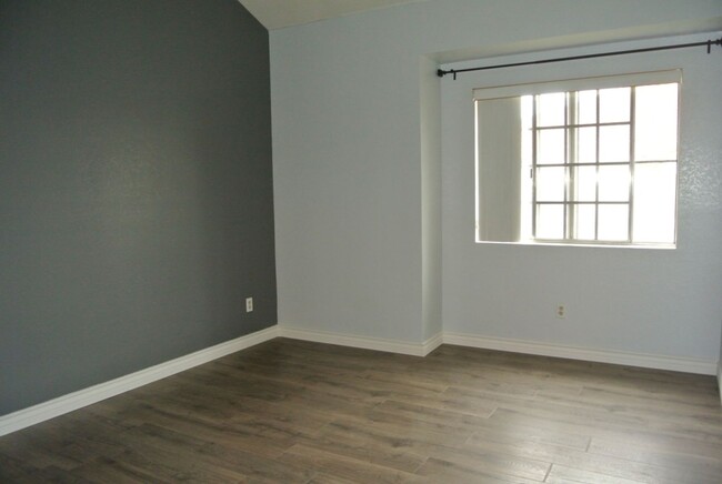 Building Photo - 2Bed/2.5Bath Townhome in the Charlemont Co...