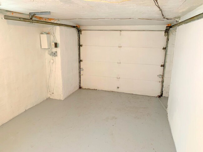 Building Photo - 2156 Sampson St