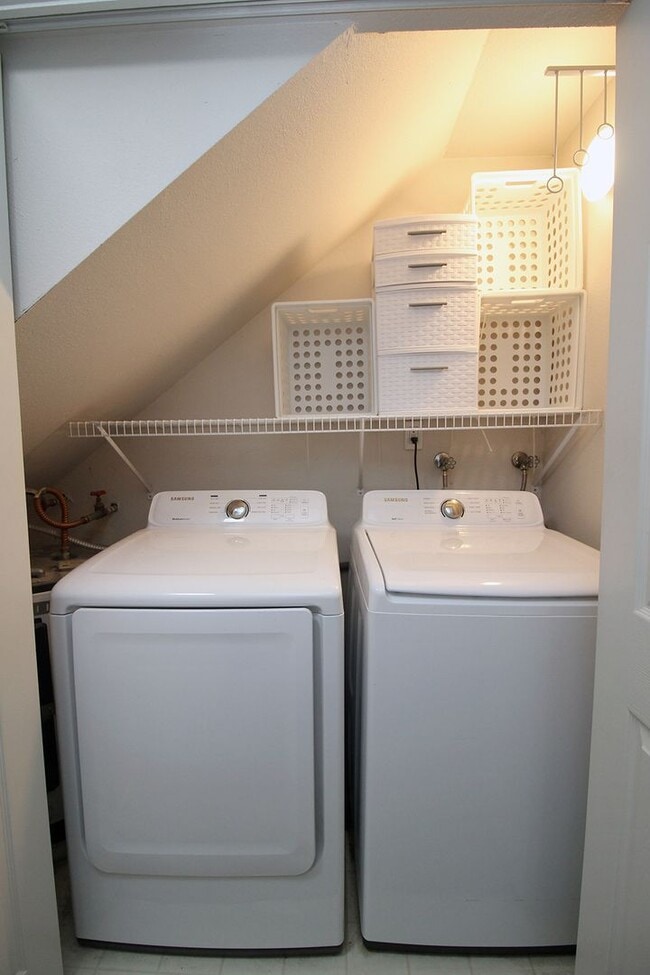 Building Photo - 3896 Botticelli St