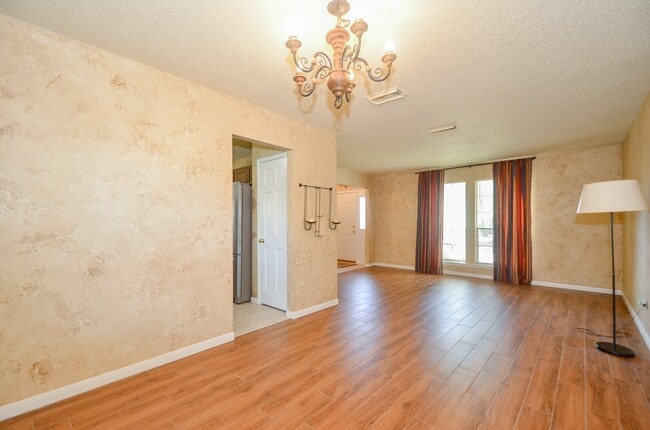 Building Photo - 8310 Hot Springs Dr