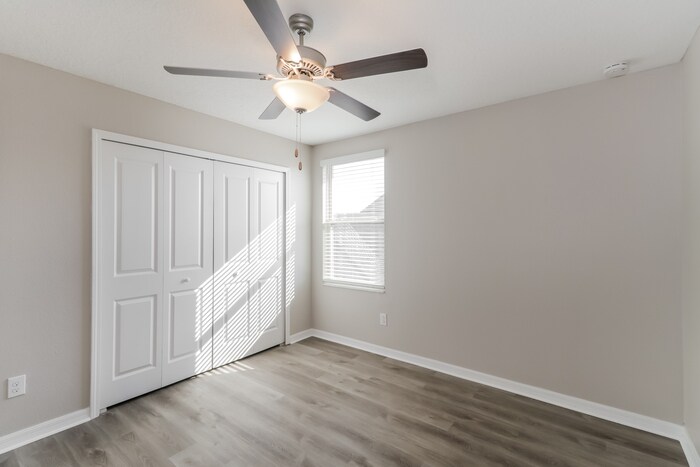 Building Photo - 8982 Pleasant Woods Dr