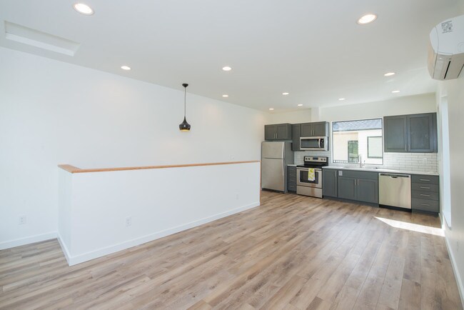 Building Photo - Atkinson Commons- Unit 1