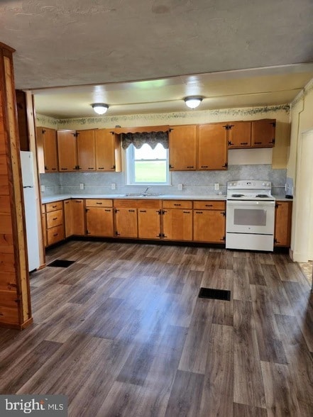 Building Photo - 470 Golden Rule Dr
