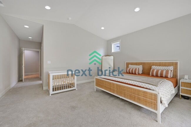 Building Photo - Charming 3-Bed, 2-Bath with 2,170 Sq. Ft. in Beautiful Snohomish!