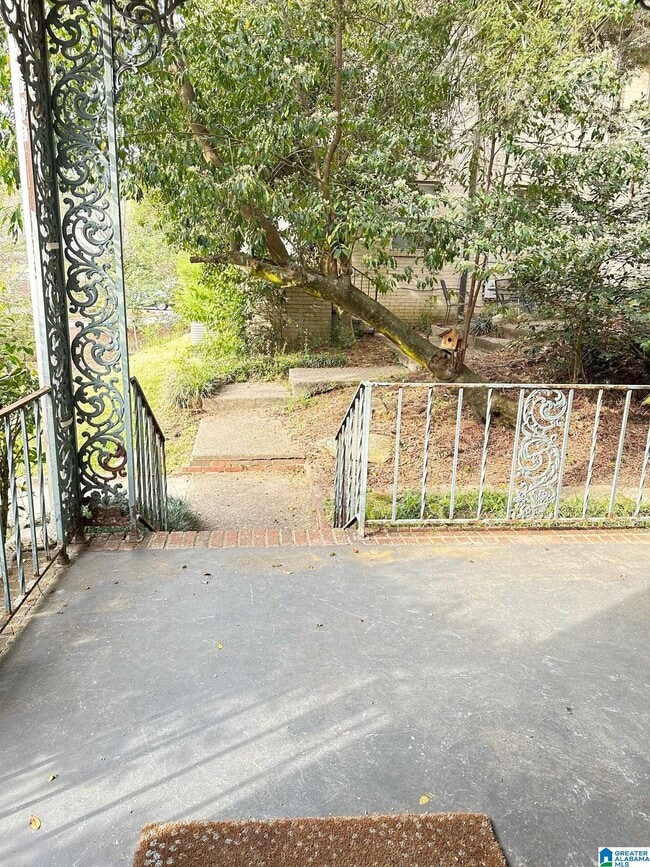 Building Photo - 1006 Broadway St