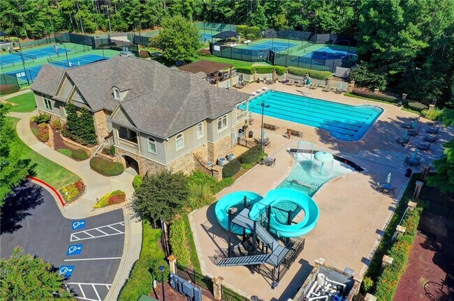 Building Photo - 8920 Doral Dr