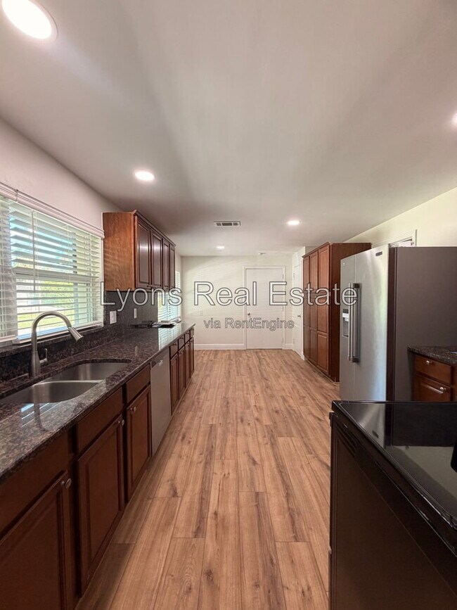 Building Photo - 10621 McGregor Blvd
