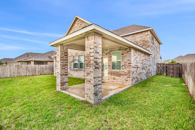 Building Photo - 6028 Pearland Pl