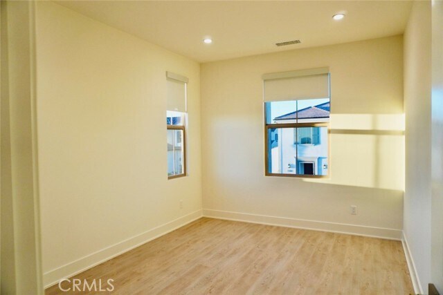 Building Photo - 112 AWNING