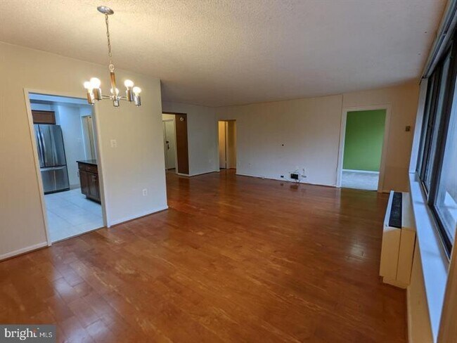 Building Photo - 3701 S George Mason Dr