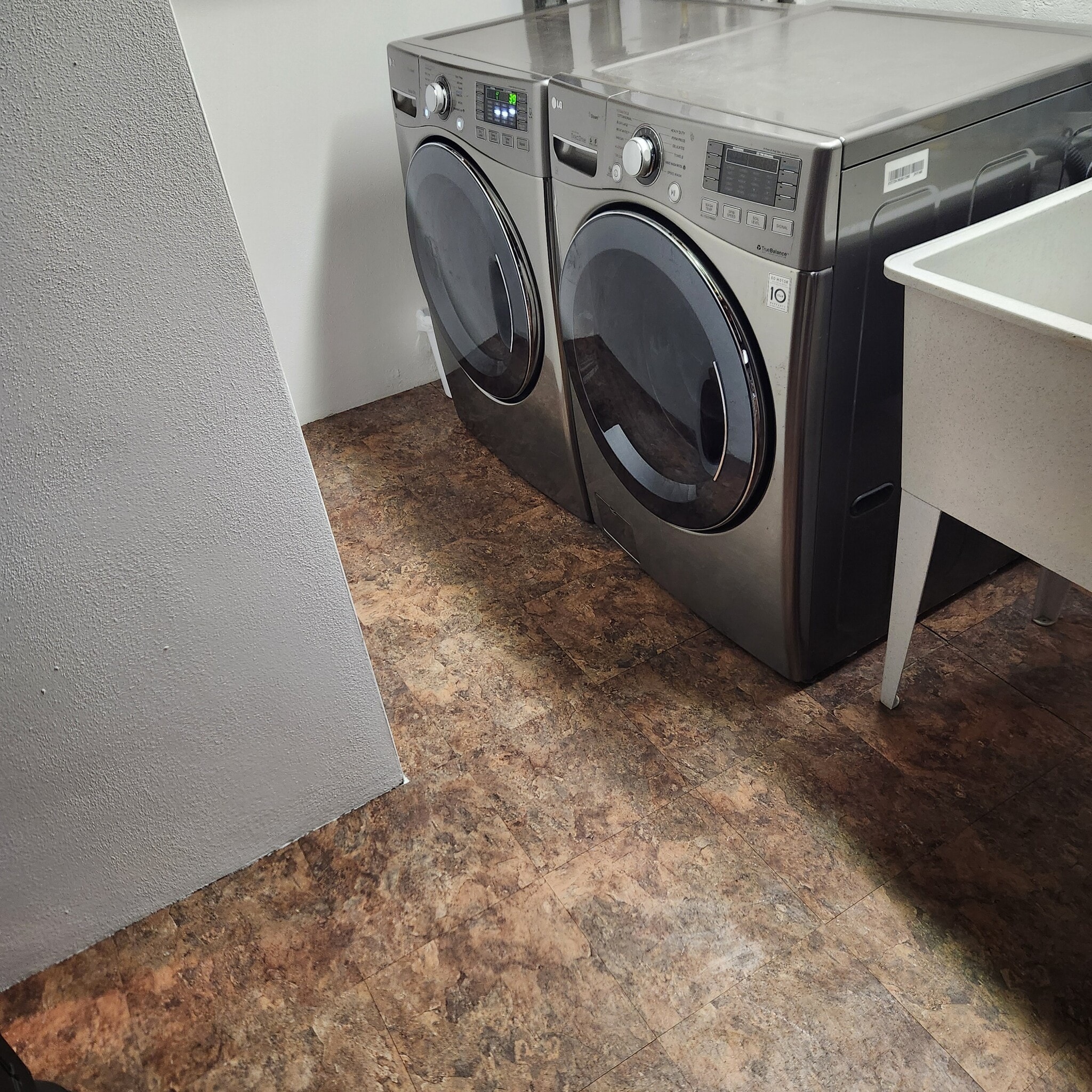 Building Photo - 1007 Roselawn Ave W