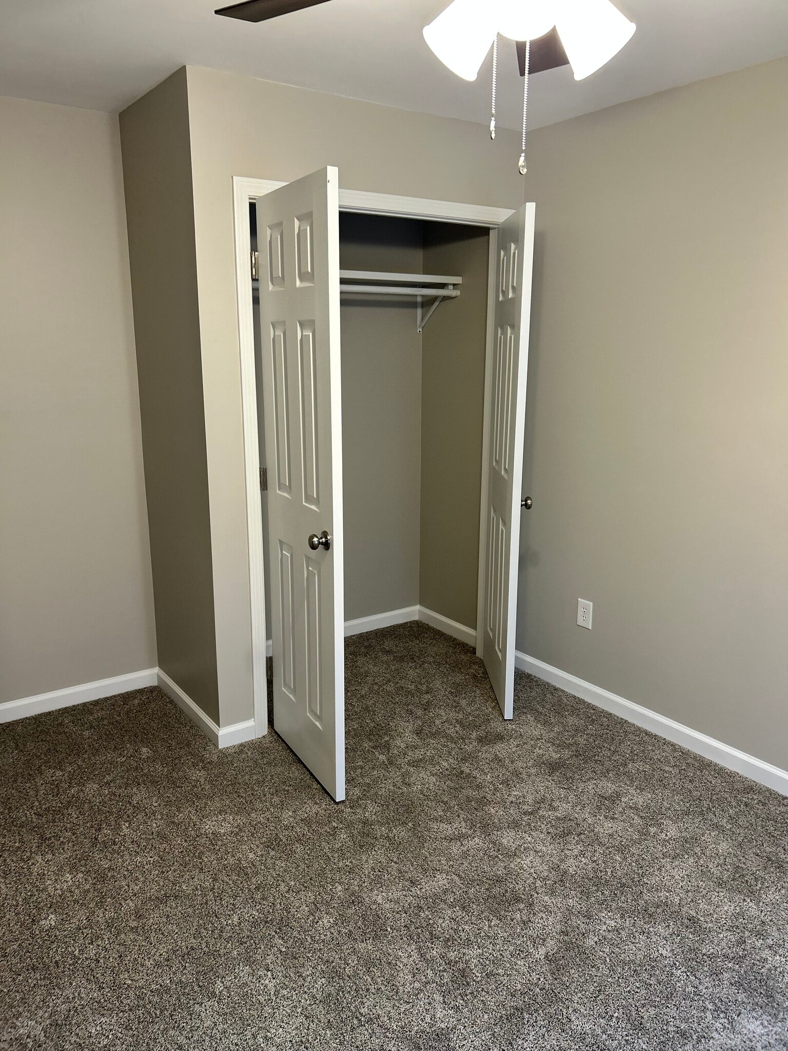 2nd Bedroom Closet - 556 Becker St