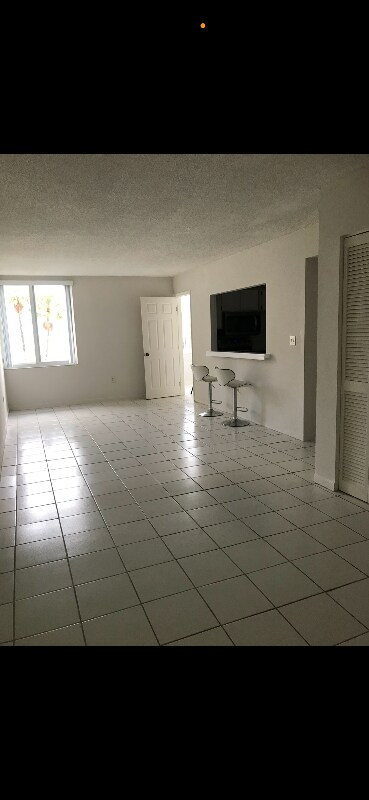 Building Photo - 250-180 180th Dr