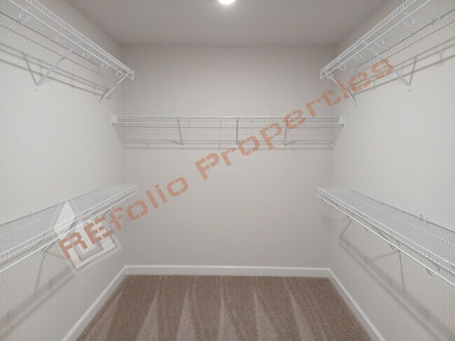 Building Photo - Lovely 4 Bedroom, 3 Bath Single-Family Home w/1st FL Guest Suite & 2 Car Garage in Sierra Heights...