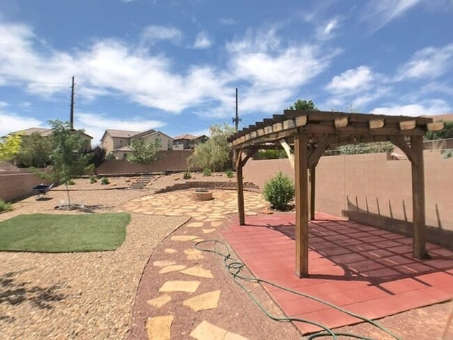 Building Photo - Modern 3 bedroom in Tierra Oeste neighborhood. NW ABQ close to I-40.